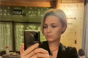 Конвейер репрессий. Преподавательнице Гомельского медуниверситета присудили колонию за активность в телеграме. Отчислили студента БГЭУ, который на линейке стоял спиной к флагу